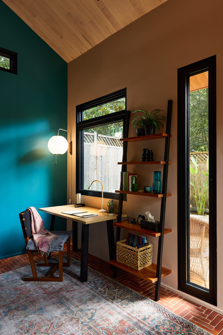 backyard-writers-cabin-in-georgetown-washington-dc-13-1