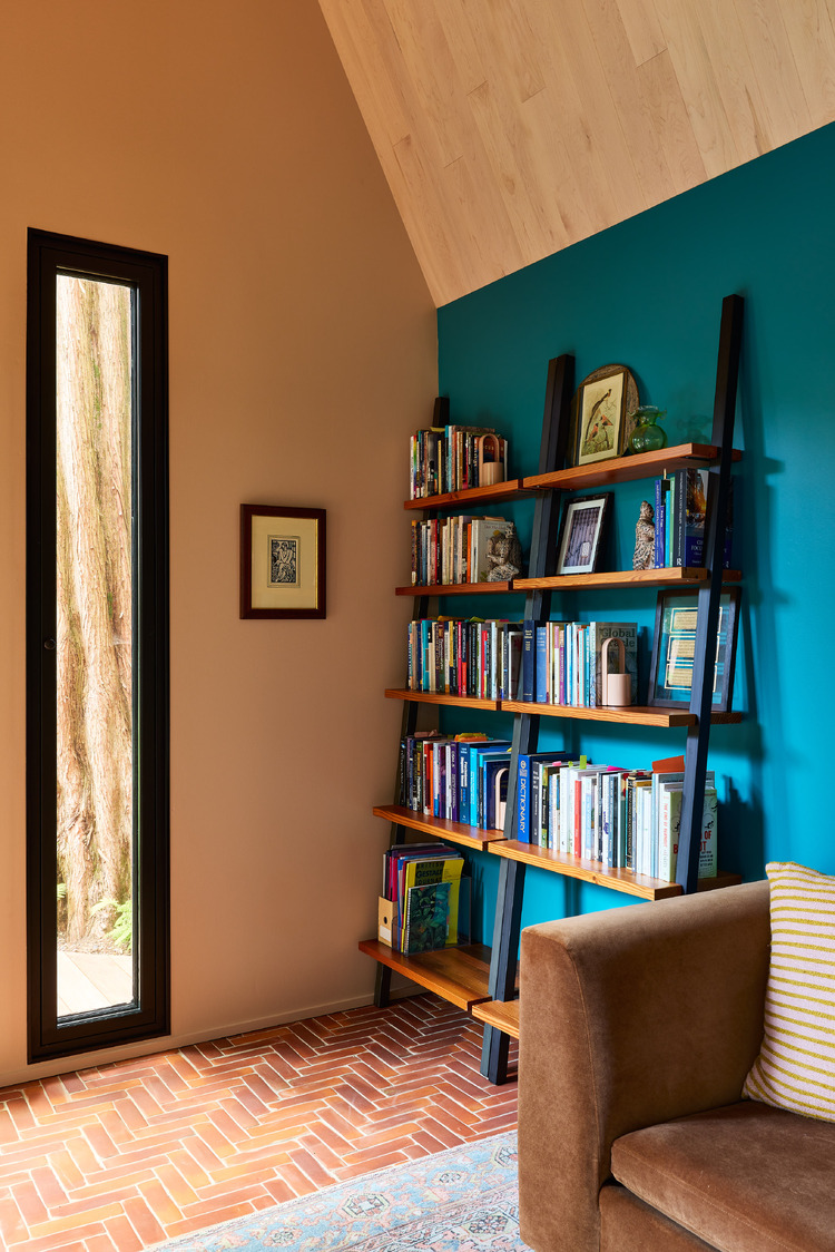 Backyard Writer’s Cabin in Georgetown, Washington, DC with bookshelves