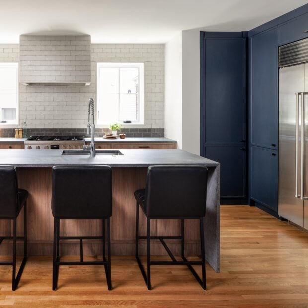 hidden-pantry-kitchen-in-del-ray-alexandria-virginia-01-620x620