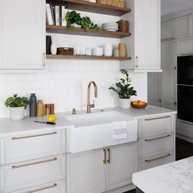 neutral-and-navy-kitchen-in-arlington-virginia-6-620x620