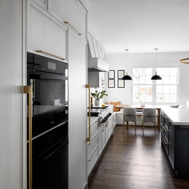 neutral-and-navy-kitchen-in-arlington-virginia-7-620x620