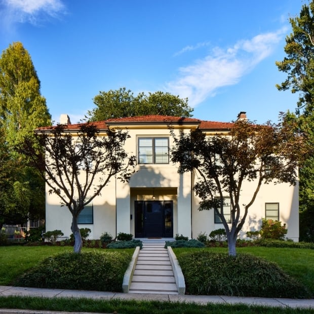 neutral-tone-home-and-bathroom-update-in-chevy-chase-maryland-03-620x620