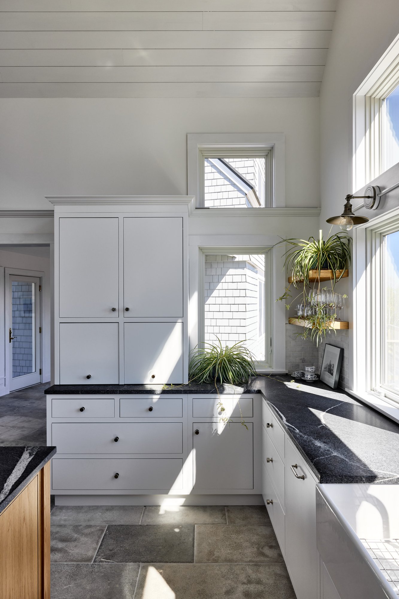 coastal-kitchen-addition-in-vinalhaven-maine-06