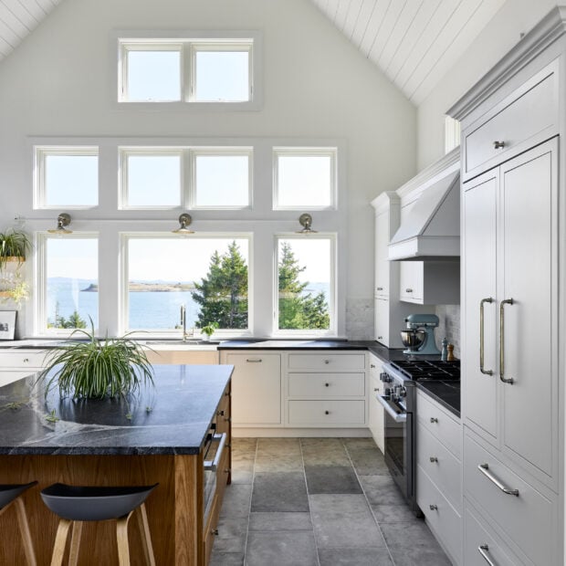 coastal-kitchen-addition-in-vinalhaven-maine-07-620x620