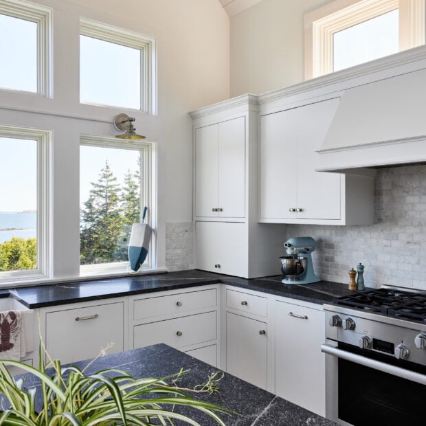 coastal-kitchen-addition-in-vinalhaven-maine-19-620x620